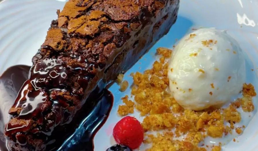 Especialeria – Torta Rústica de Chocolate Belga e Crocante de Amendoim